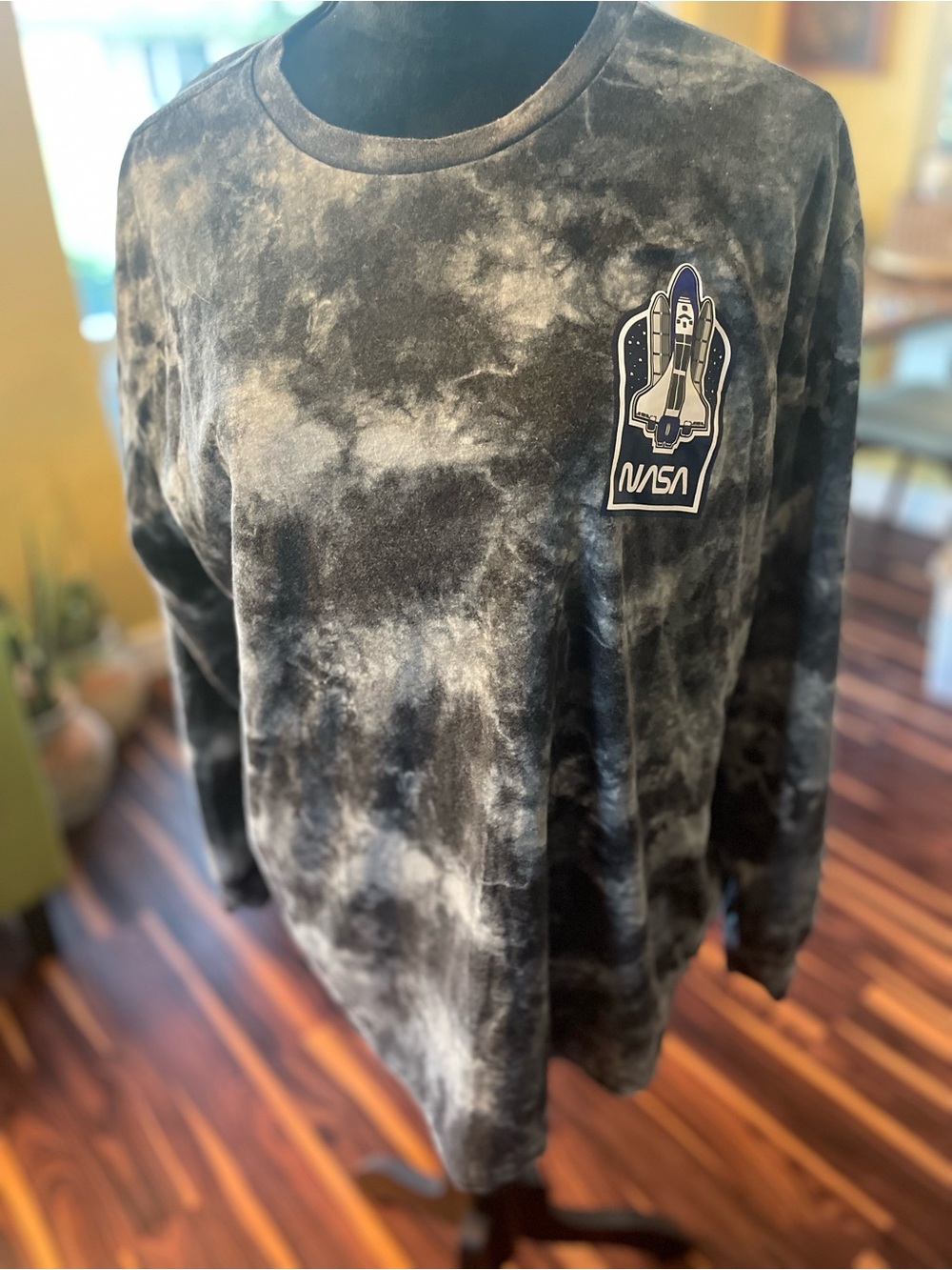 Men’s Black & Gray Tie-Dye Long Sleeve Shirt
